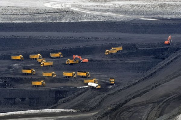 Хятад 370 сая тонн нүүрс олборлож, 138 сая тонныг импортлоод байна
