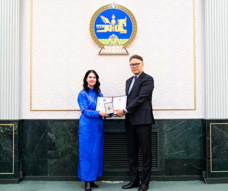 Дейрдрэ Лингенфелдерийг Найрамдал медалиар шагнав