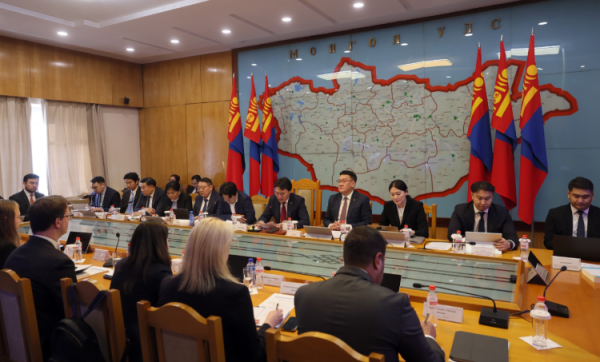 Оюутолгойн зээлийн хүүгийн хувийг олон улсын зах зээлийн стандартын дагуу тогтоох нөхцөлийг хэлэлцэнэ